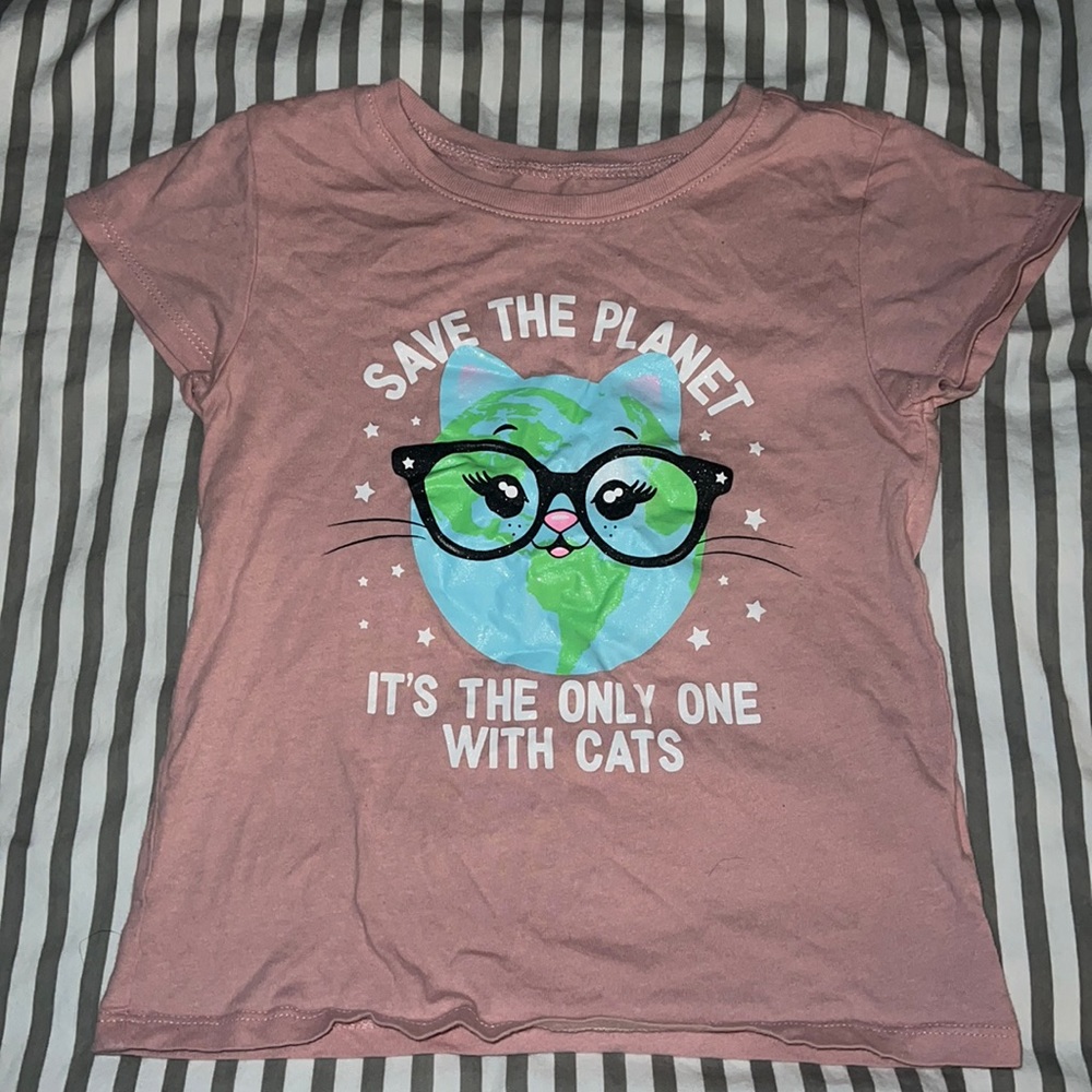 Old Navy tee cats planet earth